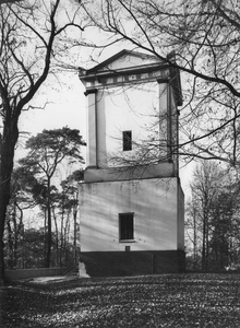 837711 Gezicht op de graftombe van de familie Van Nellesteyn (Burg. van den Boschlaan) te Leersum